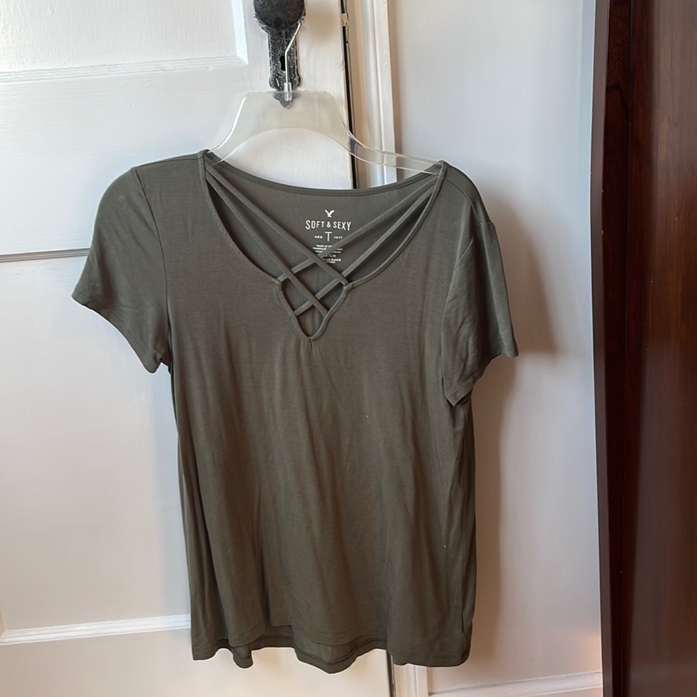 American Eagle crisscross tee